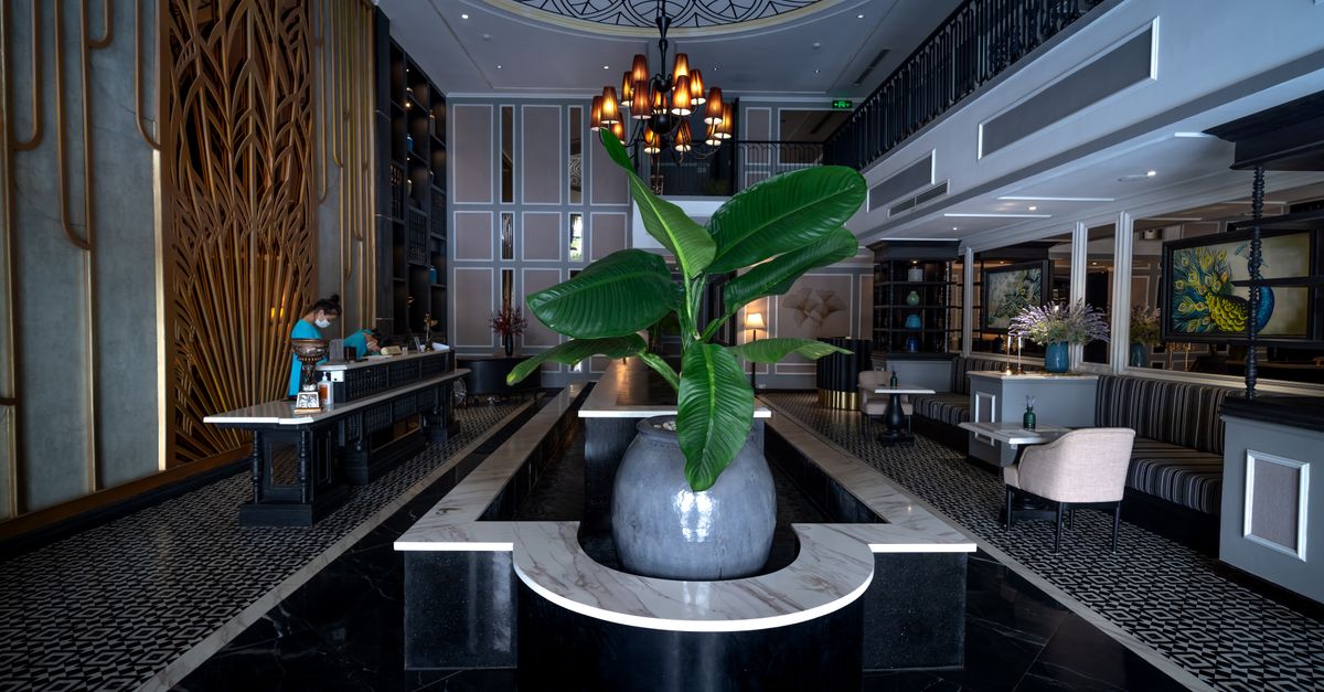 Lobby &amp; front desk